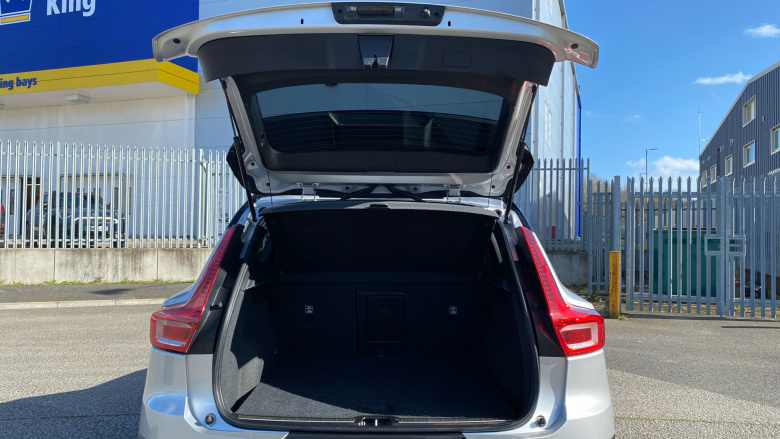 Volvo Xc40 2.0 T4 R DESIGN Pro 5dr AWD Geartronic Petrol Estate